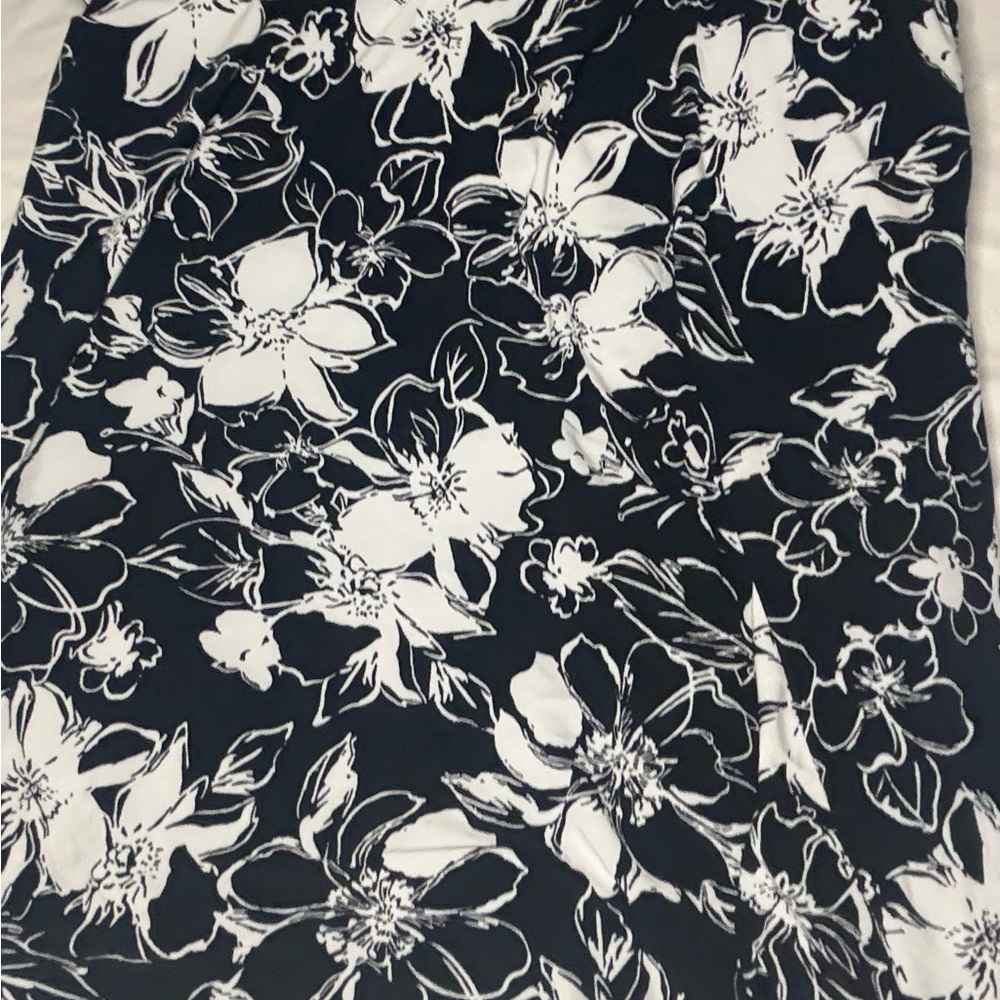 Floral Black and White Strappy swimwear - Picture 5 of 9